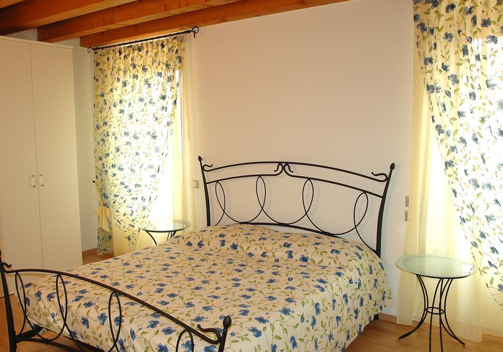 Agriturismo Al Tralcio Valeggio sul Mincio Cameră foto
